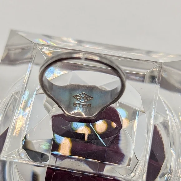 Signet Design Ring - Picture 4 of 4